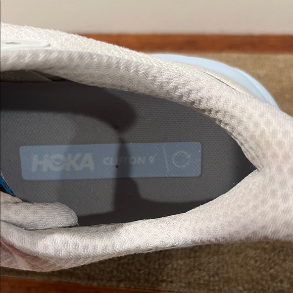 Hoka Clifton 9 light gray and Yellow Running Shoes - Picture 4 of 5